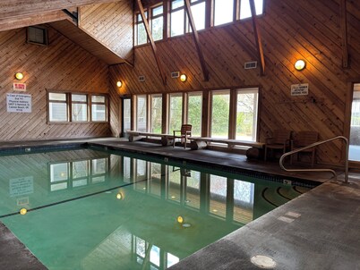 Sandcastle condo C-1- Indoor Pool- Family/Pet Friendly-Family Getaway