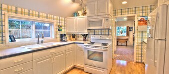 McRae House - Cannon Beach Property Mgmt