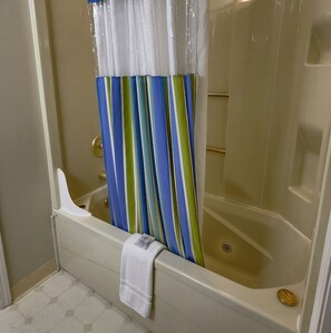Baignoire à remous, serviettes fournies