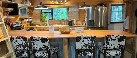 冰箱、微波炉、烤箱、炉灶