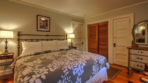 3 slaapkamers, een bureau, een strijkplank/strijkijzer, gratis wifi