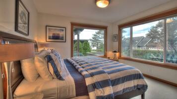 4 makuuhuonetta, työpöytä, silitysrauta/-lauta, ilmainen Wi-Fi