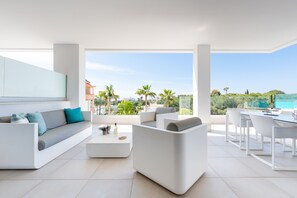 Unclassified image, 5 of 36, button