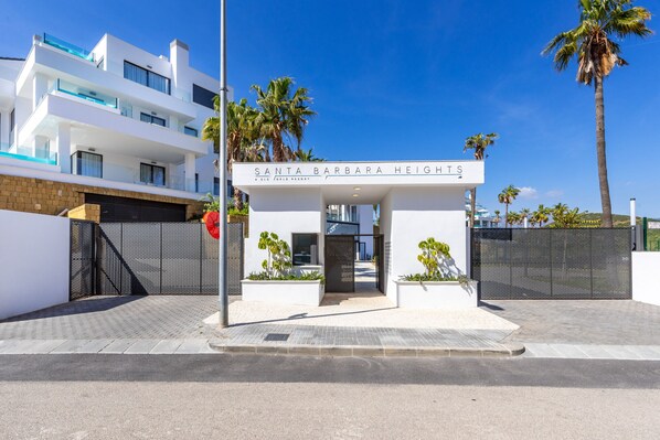 Unclassified image, 1 of 36, button