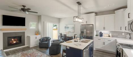 ثلاجة، ميكروويف، فرن، موقد طهي مسطح