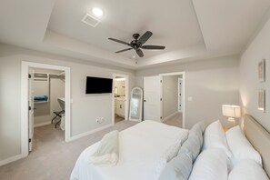 3 habitaciones, tabla de planchar con plancha, wifi y ropa de cama 