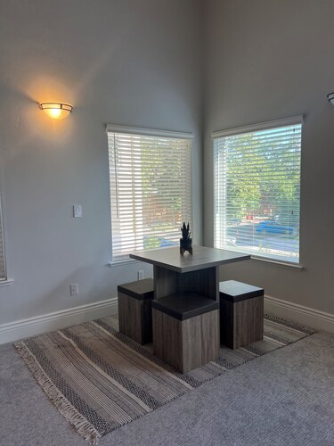 Gated Full loft apartment located in the heart of MIDTOWN!!