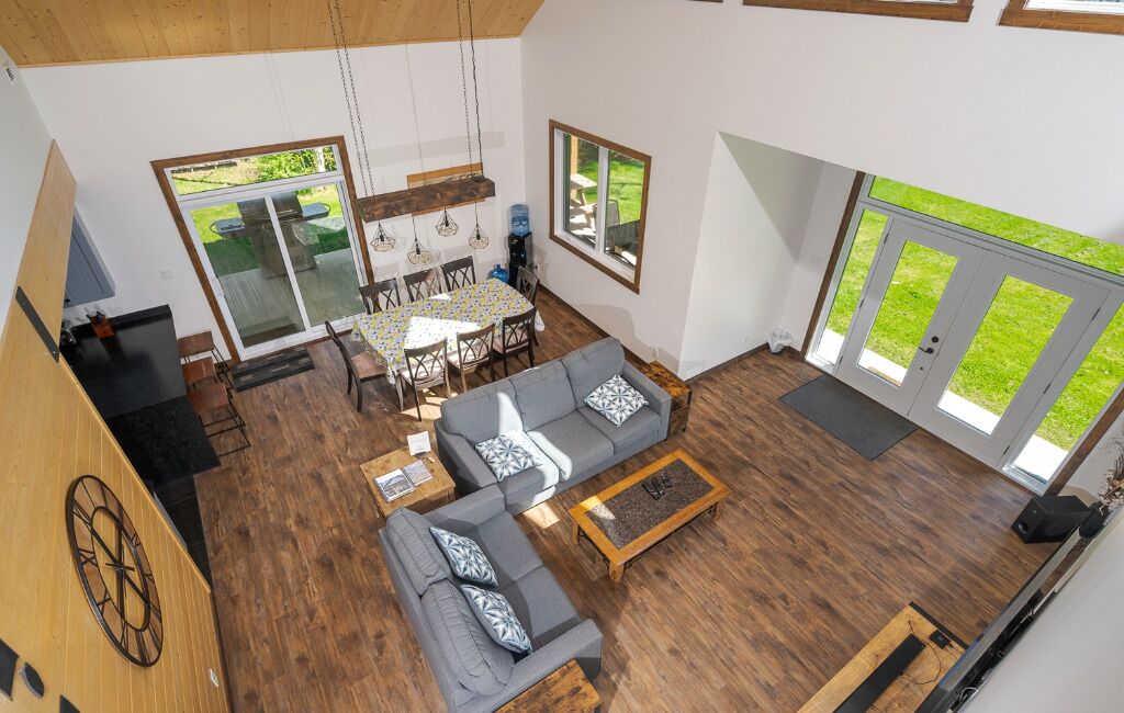 Televisión y chimenea 