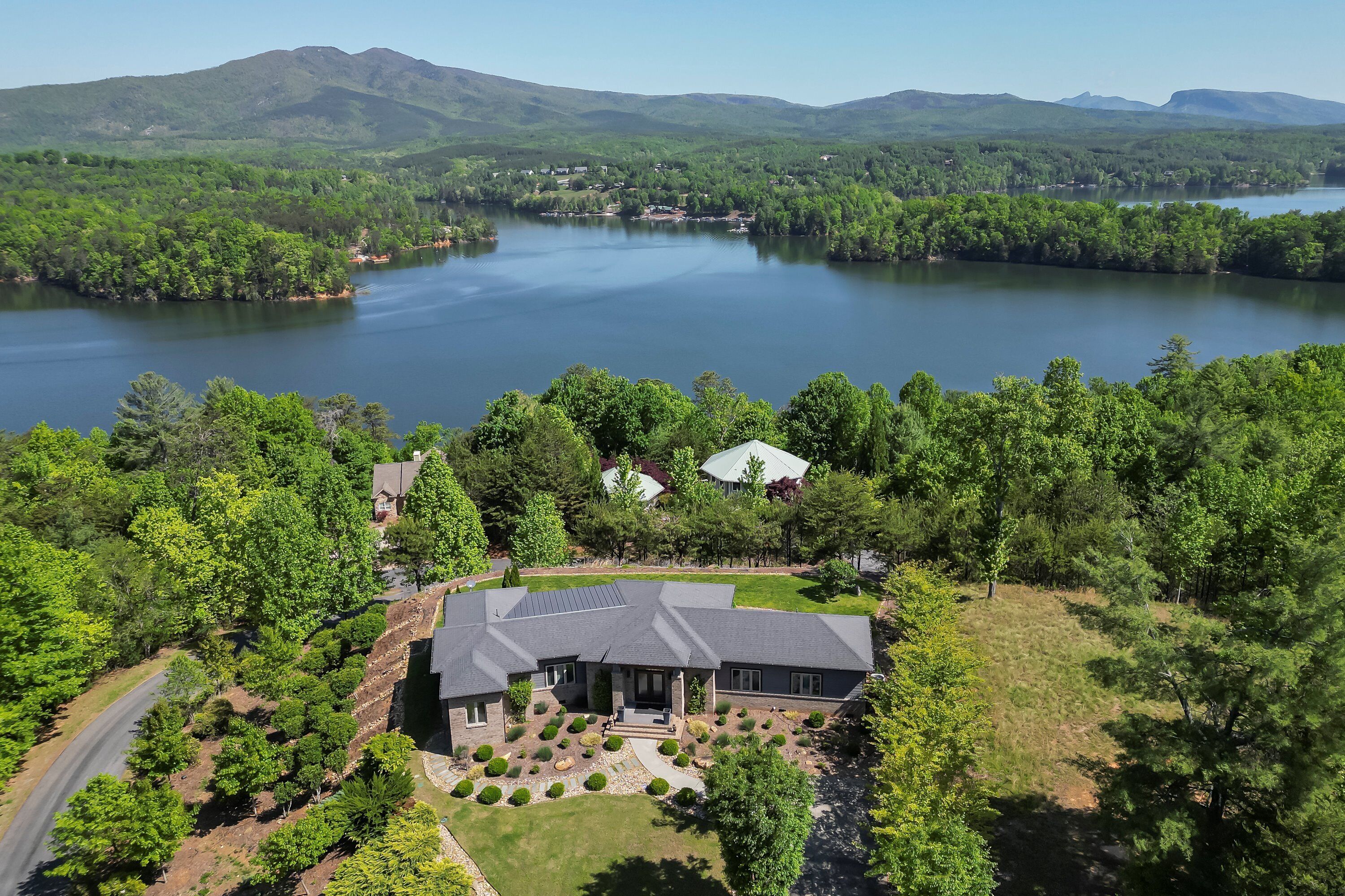 Captain's Nest Offers Serene Mountain & Lake Views/Firepit/Boat Slip Access