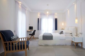 3 bedrooms, in-room safe, iron/ironing board, free WiFi