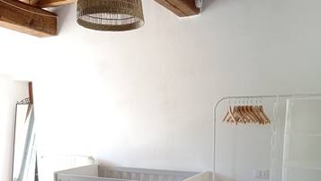 1 chambre, lit parapluie, Wi-Fi gratuit, draps fournis