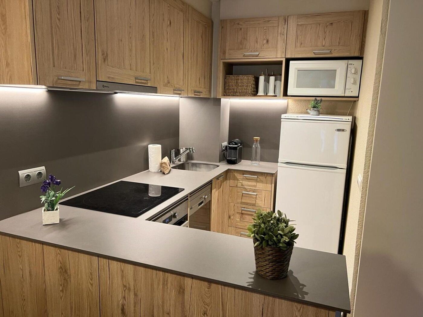 Réfrigérateur, micro-ondes, four, lave-vaisselle