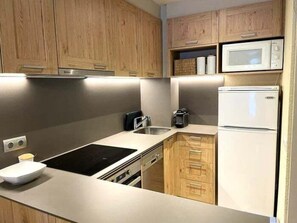 Réfrigérateur, micro-ondes, four, lave-vaisselle