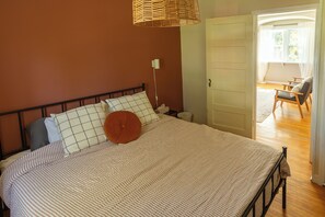 3 bedrooms, WiFi, bed sheets - Fossil Valley Home, Eastend, SK (Eastend)