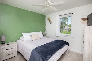 5 bedrooms, desk, iron/ironing board, travel crib