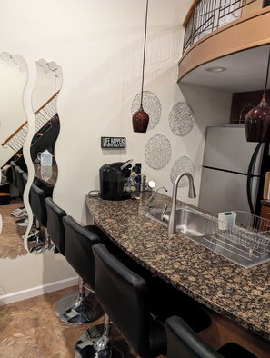 Dining - Tantastic King bed, updated, private Lanai in a clothing optional resort. (Lutz)