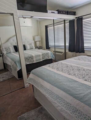 1 chambre, bureau, fer et planche à repasser, Wi-Fi