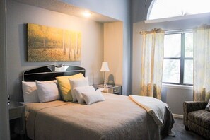 3 bedrooms, iron/ironing board, WiFi, bed sheets - Inviting Condo with Golf Course Views and Resort-style Amenities (Branson)