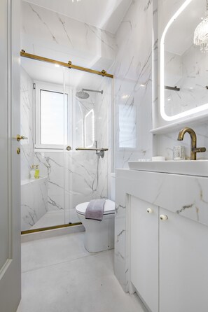 Deluxe Apartment, Balcony, City View | Bathroom | Shower, hair dryer, towels - Luxurious & Stylish Kolonaki Haven (Athens)