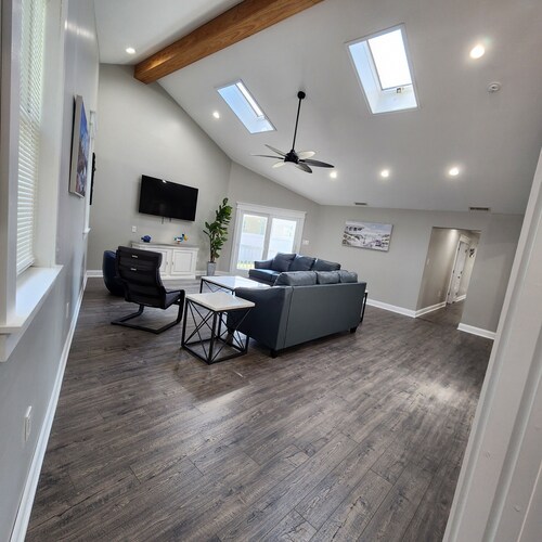 Large Family Fun, 6BR / 3 Bath, POOL, HOTTUB, Fenced Yard