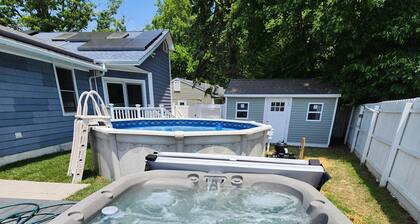 Large Family Fun, 6BR / 3 Bath, POOL, HOTTUB, Fenced Yard