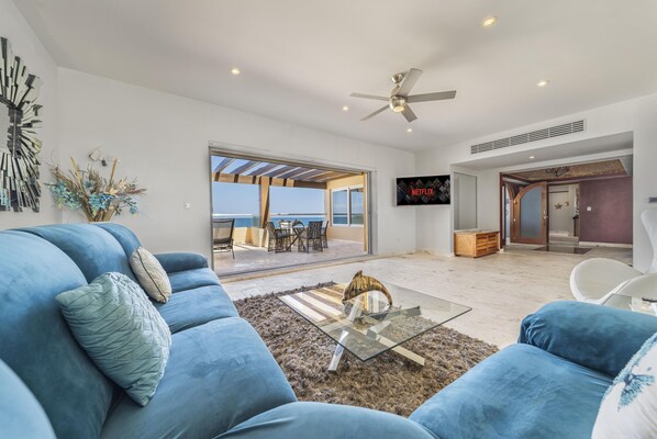 Smart TV - 4 BR PH Ocean View + Private Pool (Isla Mujeres)