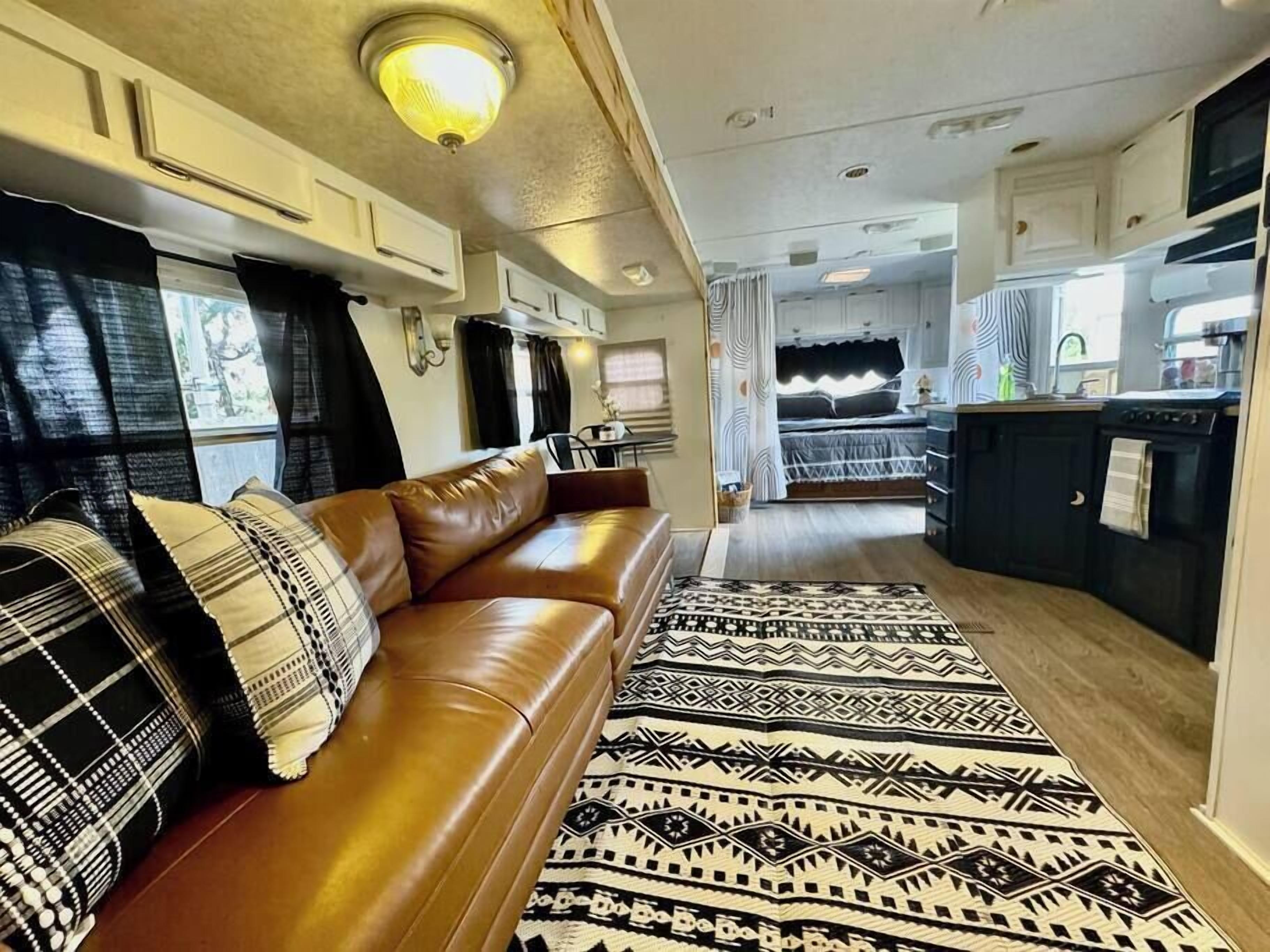 D6 Moonlight RV: Hike/Swim/Yoga