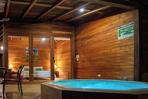 Ferienhütte, Gartenblick | 2 Schlafzimmer, kostenloses WLAN, Bettwäsche