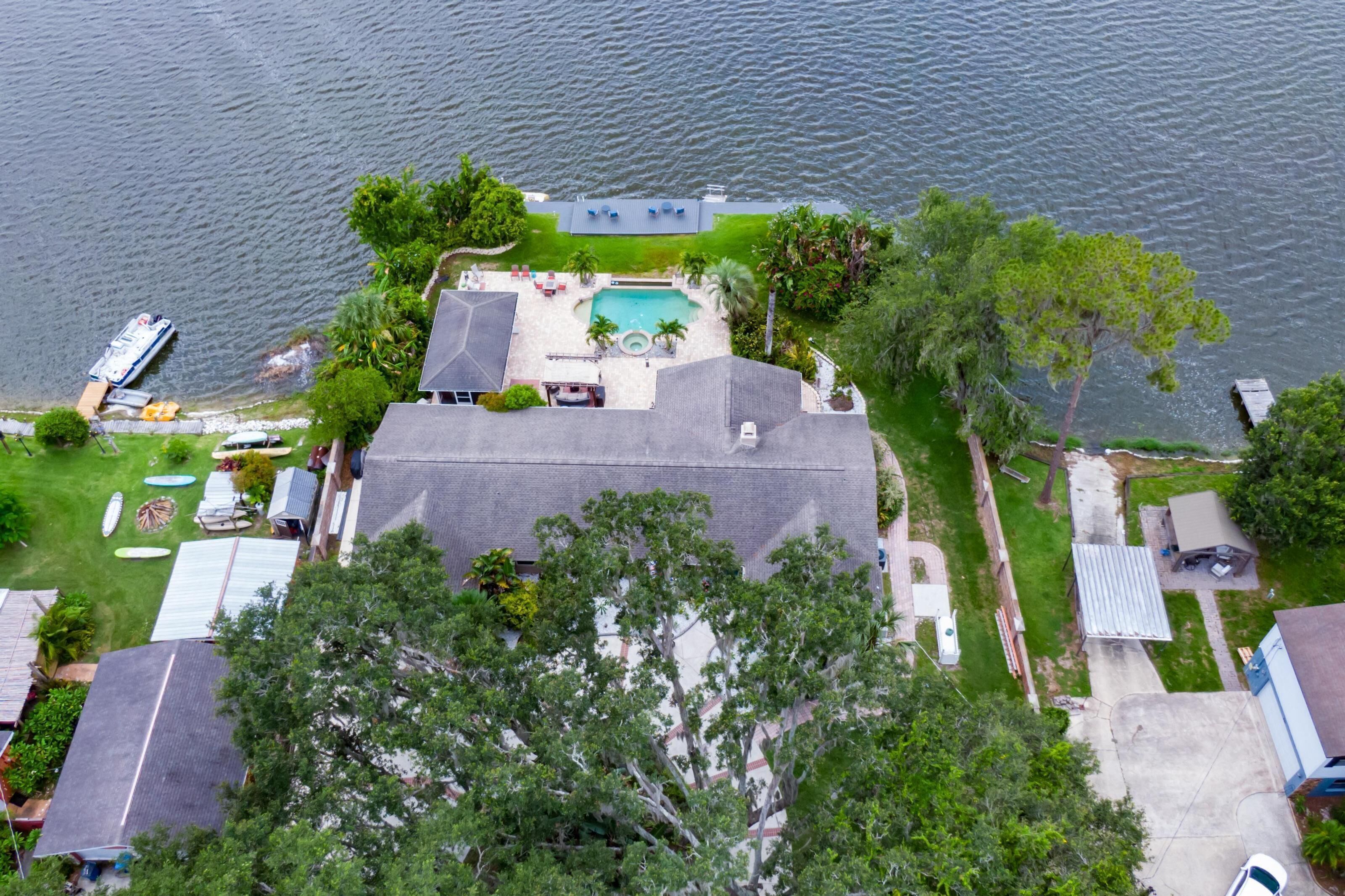 Lakefront Getaway -Luxurious Home -Pool & Games