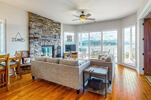 Télévision, cheminée