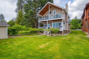 Exterior - Lakefront home with kayaks, dock, WiFi, fireplaces, BBQ grill (Hope)