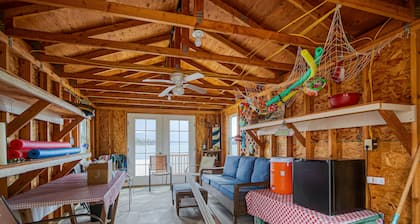 Lakefront home with kayaks, dock, WiFi, fireplaces, BBQ grill