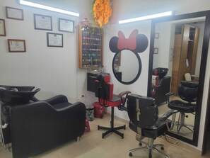 Sauna, tratamientos corporales, masajes de tejido profundo 