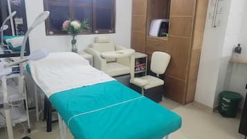 Sauna, soins corporels, massages des tissus profonds