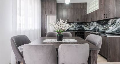 City Escape Apartment by PikHost