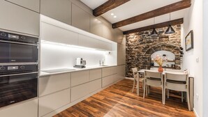 茶具/咖啡用具、冰箱、烤箱、炉灶