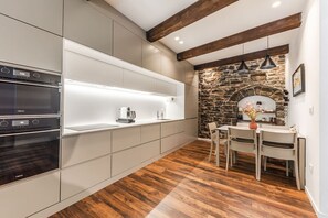 Kühlschrank, Ofen, Herdplatte, Geschirrspüler