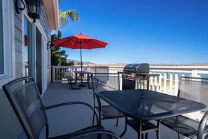 Outdoor dining - Gorgeous Lake Front Home w/ Boat Access  (Lake Elsinore)