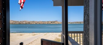 Gorgeous Lake Front Home w/ Boat Access 