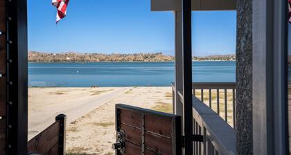 Gorgeous Lake Front Home w/ Boat Access