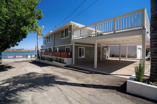Gorgeous Lake Front Home w/ Boat Access 