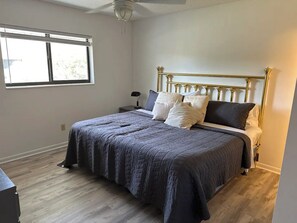 2 soverom, strykejern/-brett, wi-fi og sengetøy