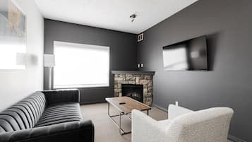 Télévision, cheminée