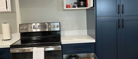 Mikrovågsugn, ugn och diskmaskin