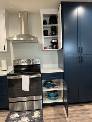 Microwave, oven, dishwasher - Beautiful new 2 bed 2 bath apartment minutes away from the beautiful Snake River (Burley)