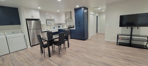 Microwave, oven, dishwasher - Beautiful new 2 bed 2 bath apartment minutes away from the beautiful Snake River (Burley)