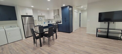 Beautiful new 2 bed 2 bath apartment minutes away from the beautiful Snake River