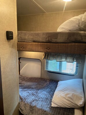 1 bedroom, bed sheets