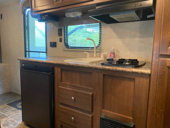 Fridge, microwave, stovetop, cookware/dishes/utensils