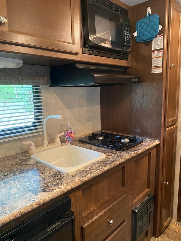 Fridge, microwave, stovetop, cookware/dishes/utensils
